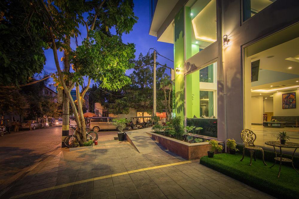 Colina Sky Hotel Phnom Penh Bagian luar foto