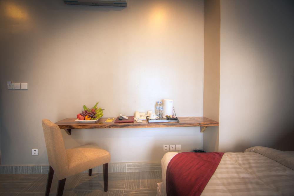 Colina Sky Hotel Phnom Penh Bagian luar foto