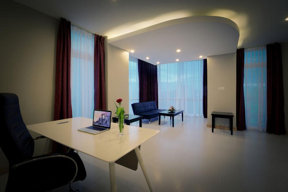 Colina Sky Hotel Phnom Penh Bagian luar foto