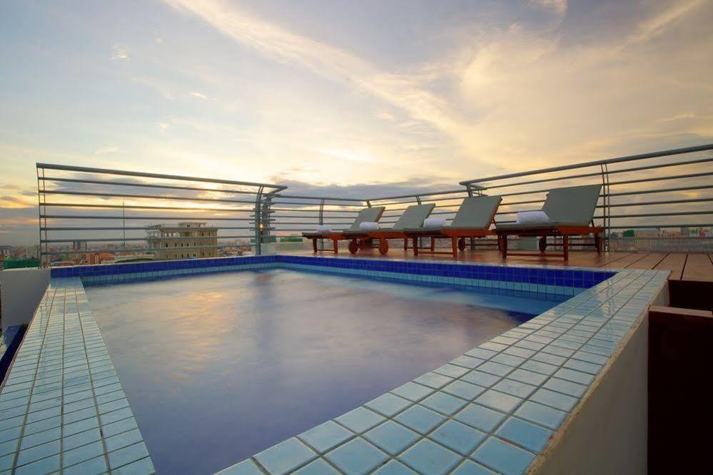 Colina Sky Hotel Phnom Penh Bagian luar foto