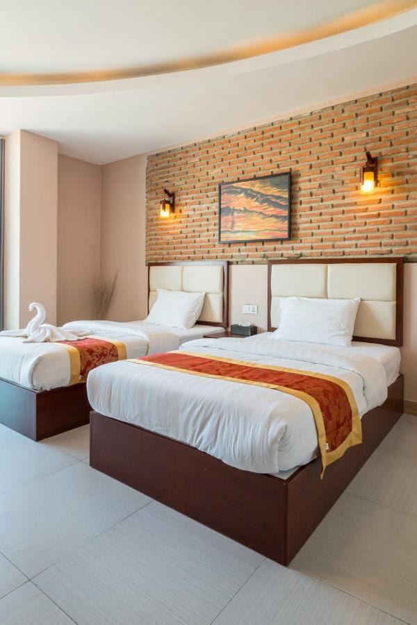 Colina Sky Hotel Phnom Penh Bagian luar foto