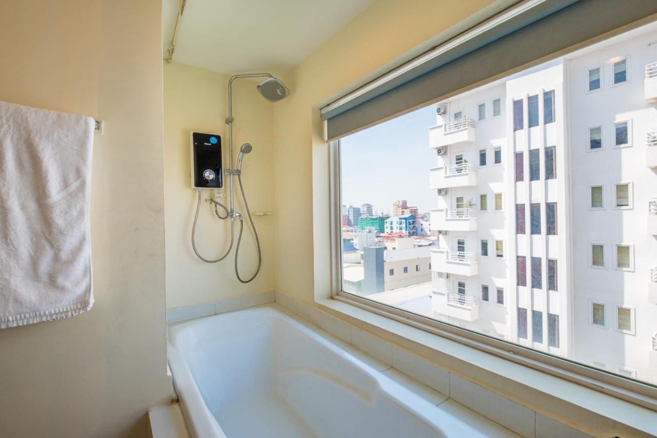 Colina Sky Hotel Phnom Penh Bagian luar foto